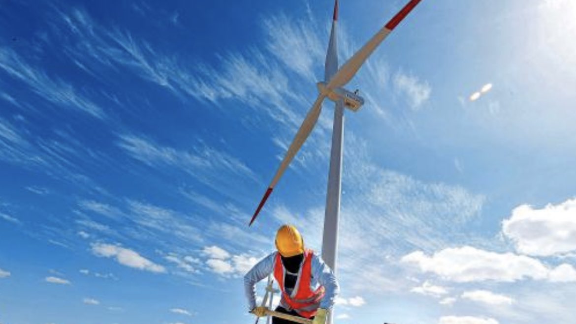 ELTIEMPO's tweet photo. Enel Colombia suspende indefinidamente construcción de parque eólico en La Guajira. 

https://t.co/c8OuvSTOpV https://t.co/NWROjmZYH6