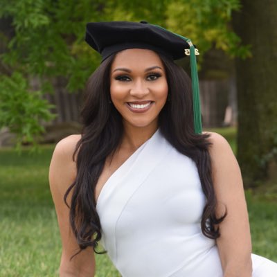 #NewProfilePic and #NewCredentials 👩🏽‍🎓🩺