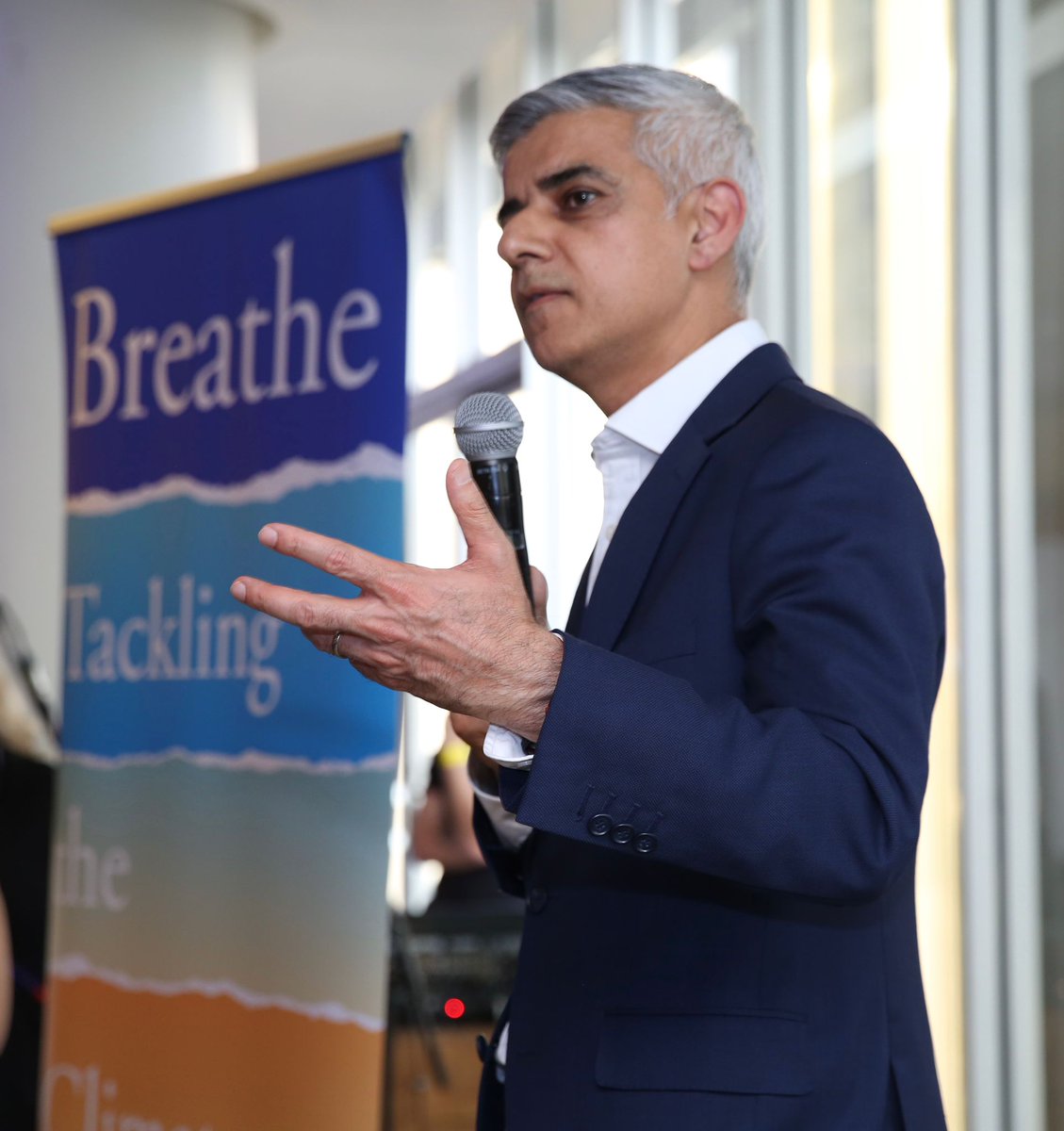 Sadiq Khan tweet media