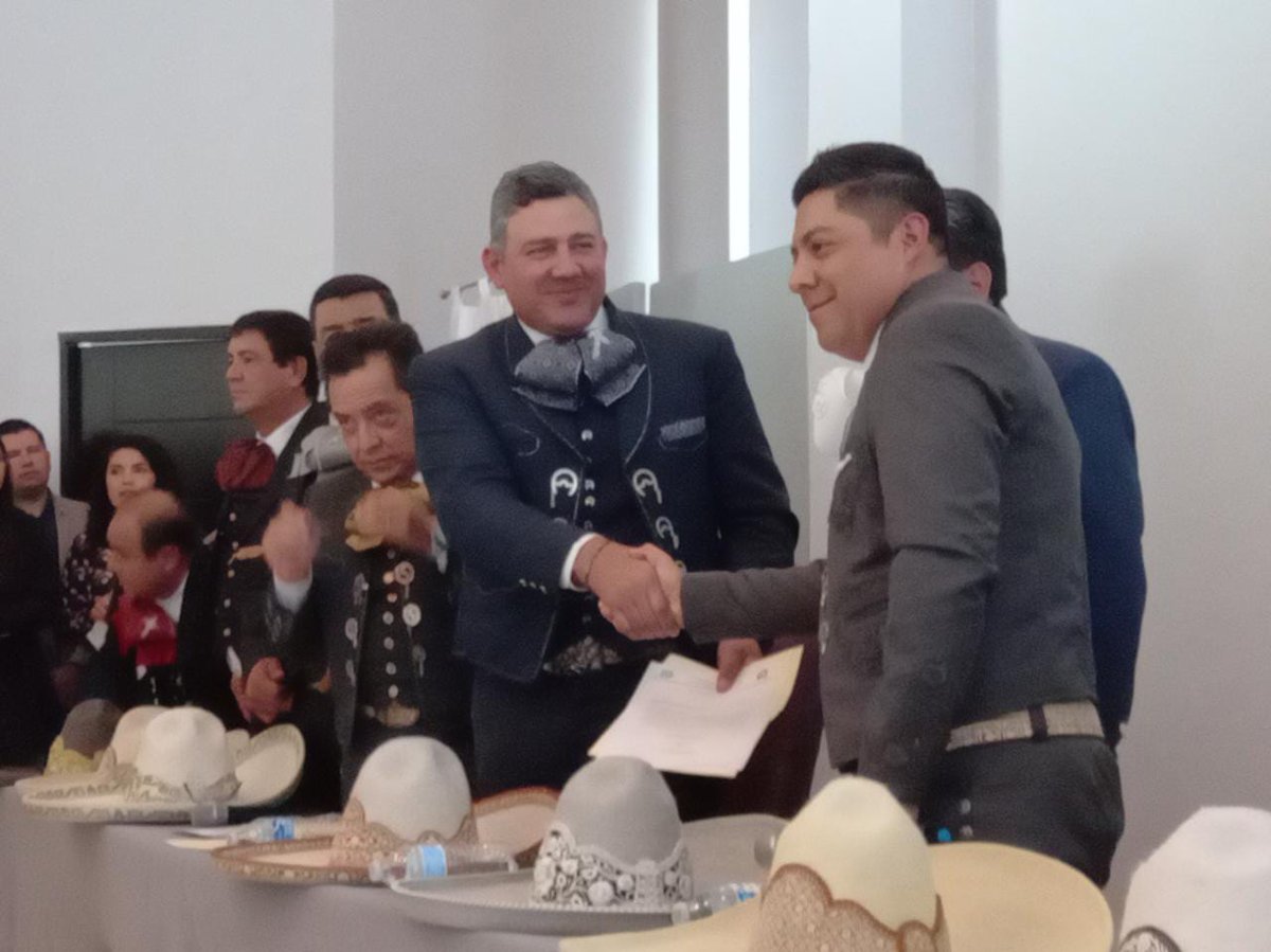 CharraTv's tweet photo. El Gobernador  Ricardo Gallardo y el Pdte de la Federación Mexicana de Charrería José Antonio Salcedo  el  viernes 26 en el Lienzo "Hermoso Cariño" firmarán el Cuaderno de Compromisos para el LXXIX  Campeonato Nacional de Charrería 2023 que se llevará a cabo en San Luis Potosí. https://t.co/sZWepfQYmu