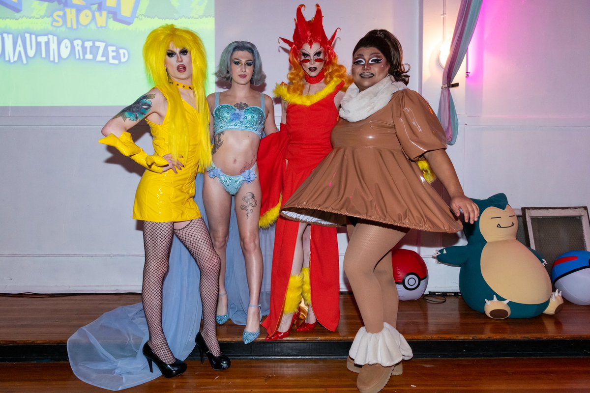 TheChasersChi's tweet photo. The Cosplayers.          The Chatacters.

Eevee: @anitahorchata 
Jolteon: @thespjork 
Flareon: @clairetores 
Vaporeon: @BabylonLilith 

#pokemon https://t.co/ONN5wbhtKv