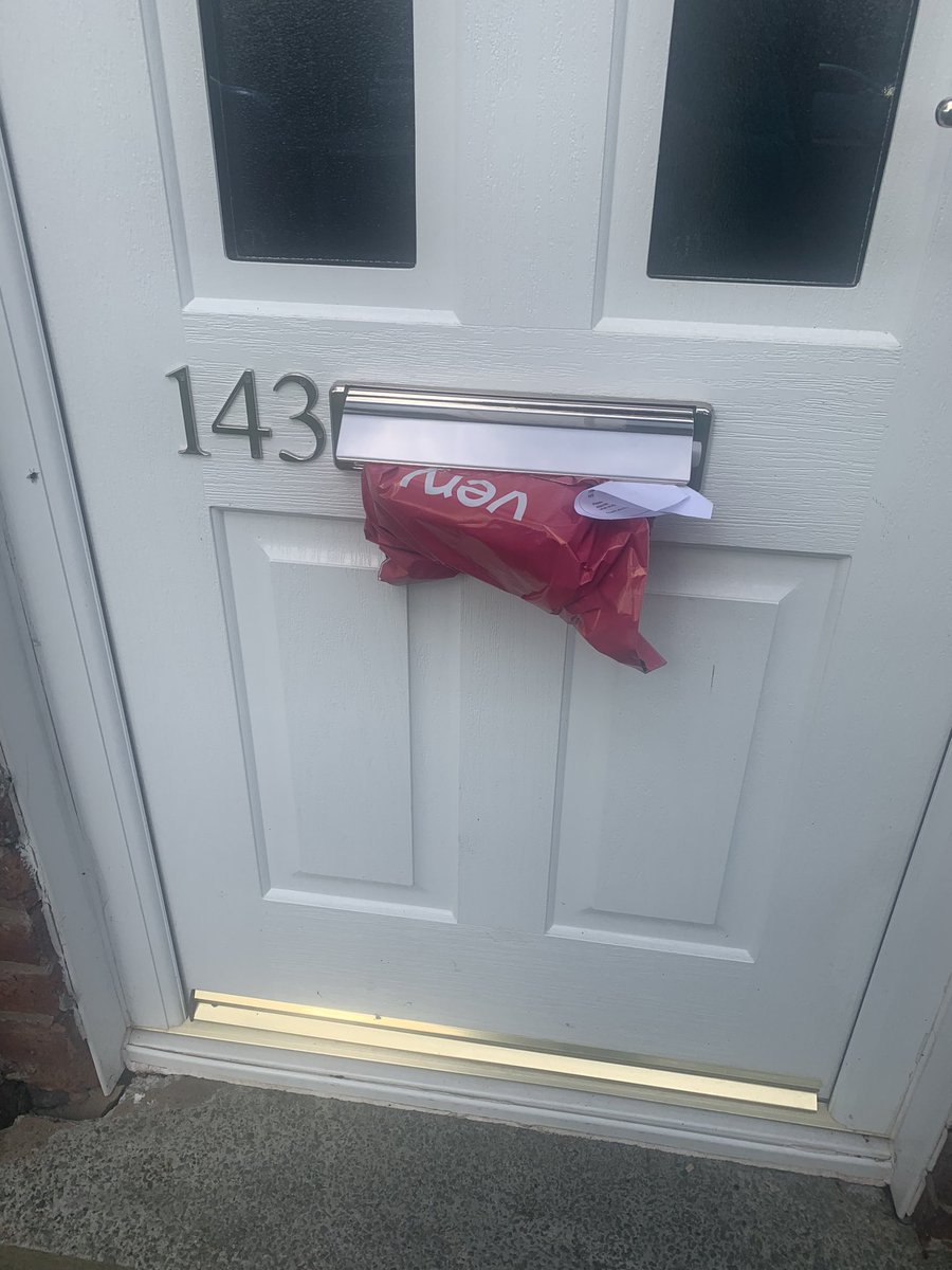 michellled34's tweet photo. Wouldn’t really say this is a safe delivery @verynetwork good Job I’m an honest person think your delivery drivers need some training https://t.co/3yLq2t93od