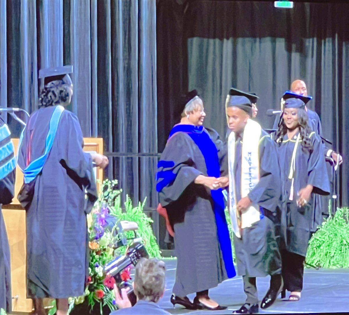 DQCassidy's tweet photo. @MidlandsTech VP President, Dr. Mary Holloway, congratulates
@lrhsdhornets graduates on their special day, including those who graduated with a high school diploma AND a degree from MTC!
#DE@MTC https://t.co/WjaFQ489O3