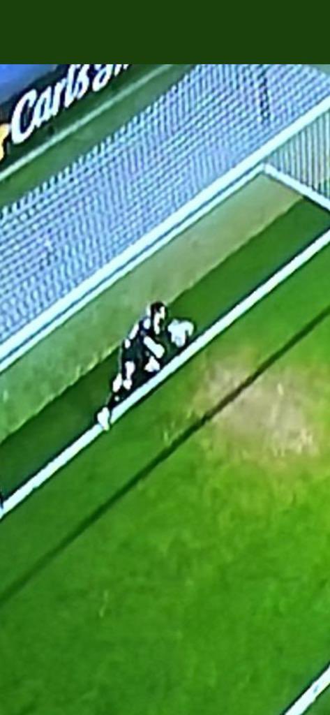 jsaenz18's tweet photo. Casualmente la línea no se ve bien bajo el balón? La perspectiva tela!! @oriolvidal23 @qiglesias https://t.co/ktw9FD9PzK