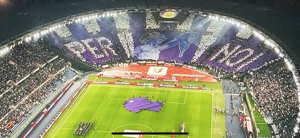 A testa alta. 
Altissima
Giocata alla pari.
Ora andiamo a prendercela a Praga 💜

Il Perseo con la testa di Medusa …la meraviglia di un grande popolo.
Di Firenze Vanto e Gloria 

#Fiorentina #CoppaItalia
