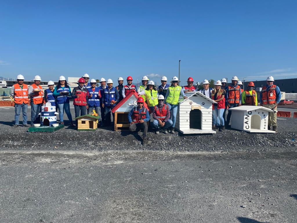 gp_construccion's tweet photo. “Huellitas”🐾 Creamos casitas para perros utilizando material reciclado de obra ♻️, Las casas fueron donadas a la organización Bienestar Animal Apodaca, quienes se encargan de cuidar y proteger a nuestros amigos peludos.
#CompromisoqueConstruye #ESG #EmpresaSocialmenteResponsable https://t.co/fvMe1ez267