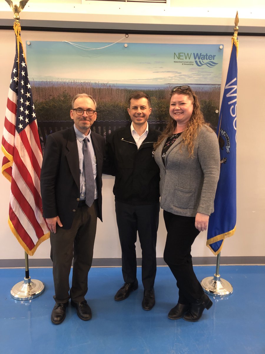 SeawayUSDOT's tweet photo. .@SeawayUSDOT International Trade Specialists Peter Hirthe and Jazmine Jurkiewicz joined @USDOT @SecretaryPete in Green Bay today to tour the @PortofGreenBay. 🚢🏗️🌊
#GreatLakes #SeawaySystem https://t.co/bz3Gvf3GLk