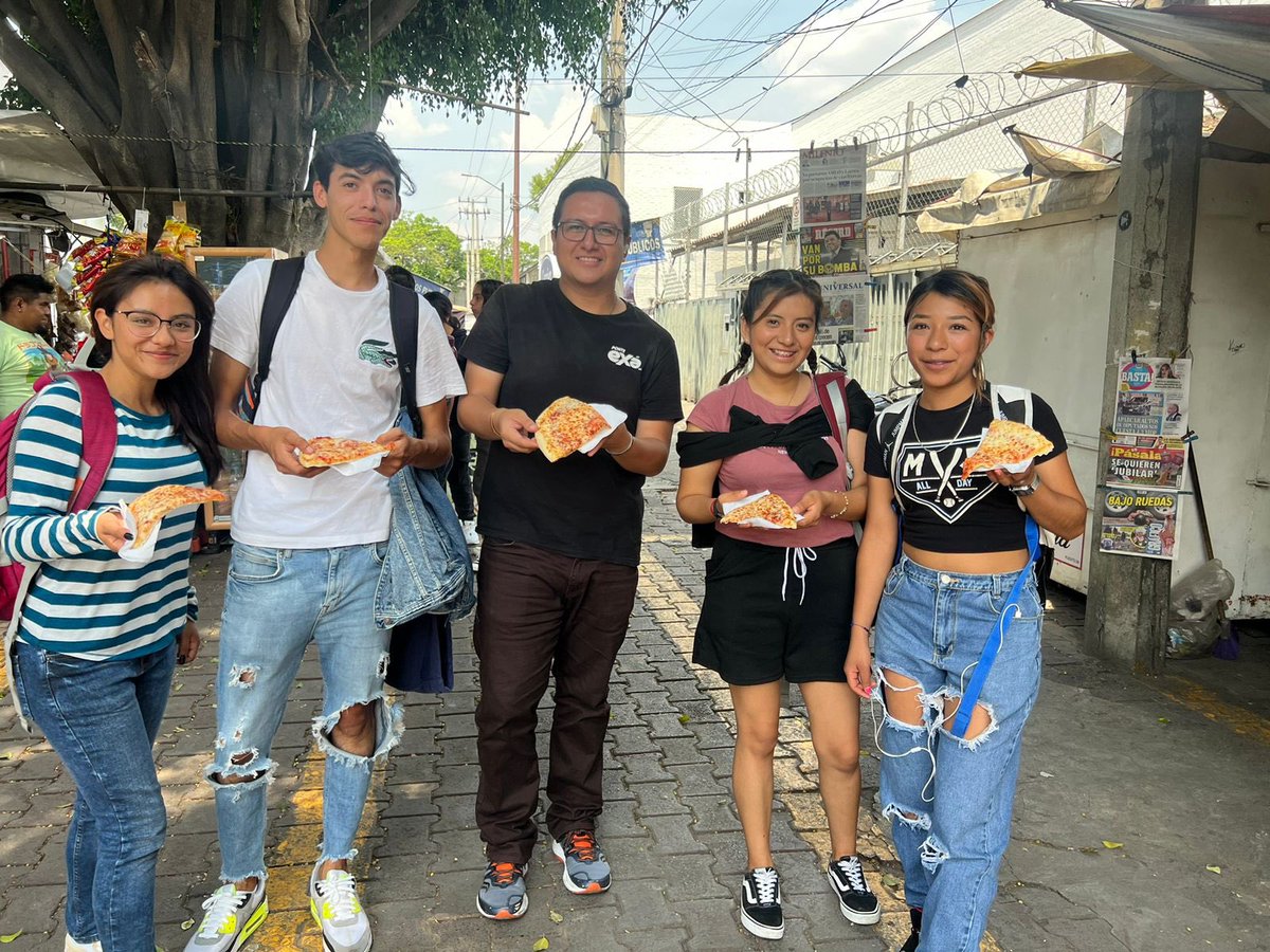 ExaFM's tweet image. ¡Nosotros te consentimos con tu #PEXA 🍕🍕! Encuentra el examóvil 🚘🔥Este día visitamos la colonia Patera Vallejo 🗺️📍 ¿Quién se llevó su pedazo de pexa 😎?