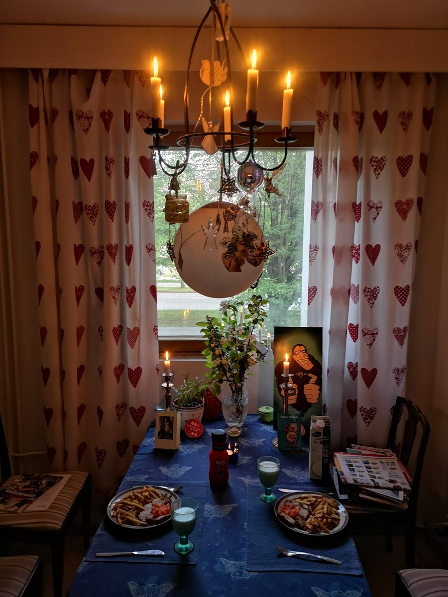 JuhaTenhonen's tweet photo. #äijäillallinen #Kivikylän #porsaansisäfile #punalappusii #mummon #ranskalaiset #ranut #tomaattikukka #suomalainen #tomaatti #valio #maito #felix #ketchup #mustapippuri https://t.co/ssrPydayWD