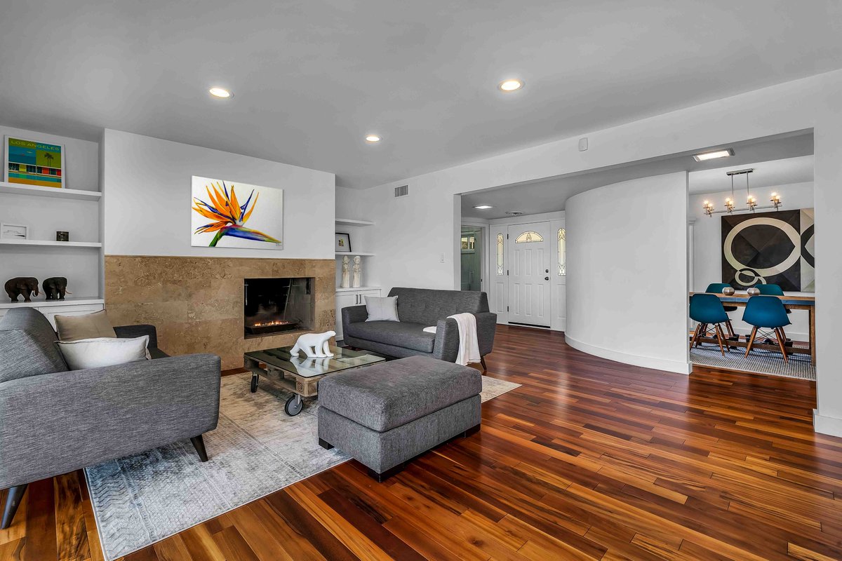 PreshaProps's tweet photo. Stunning remodeled Ladera Heights home. 4 beds, 3 baths, modern kitchen, hardwood floors, scenic views.

OPEN HOUSE this Saturday, 5/27 from 1-4 PM
For inquiries, contact or schedule a private showing!
Miles Presha / 323.559.9362 / Miles@PreshaProperties.com
#RealEstate #SouthLA https://t.co/bLekZRbiat