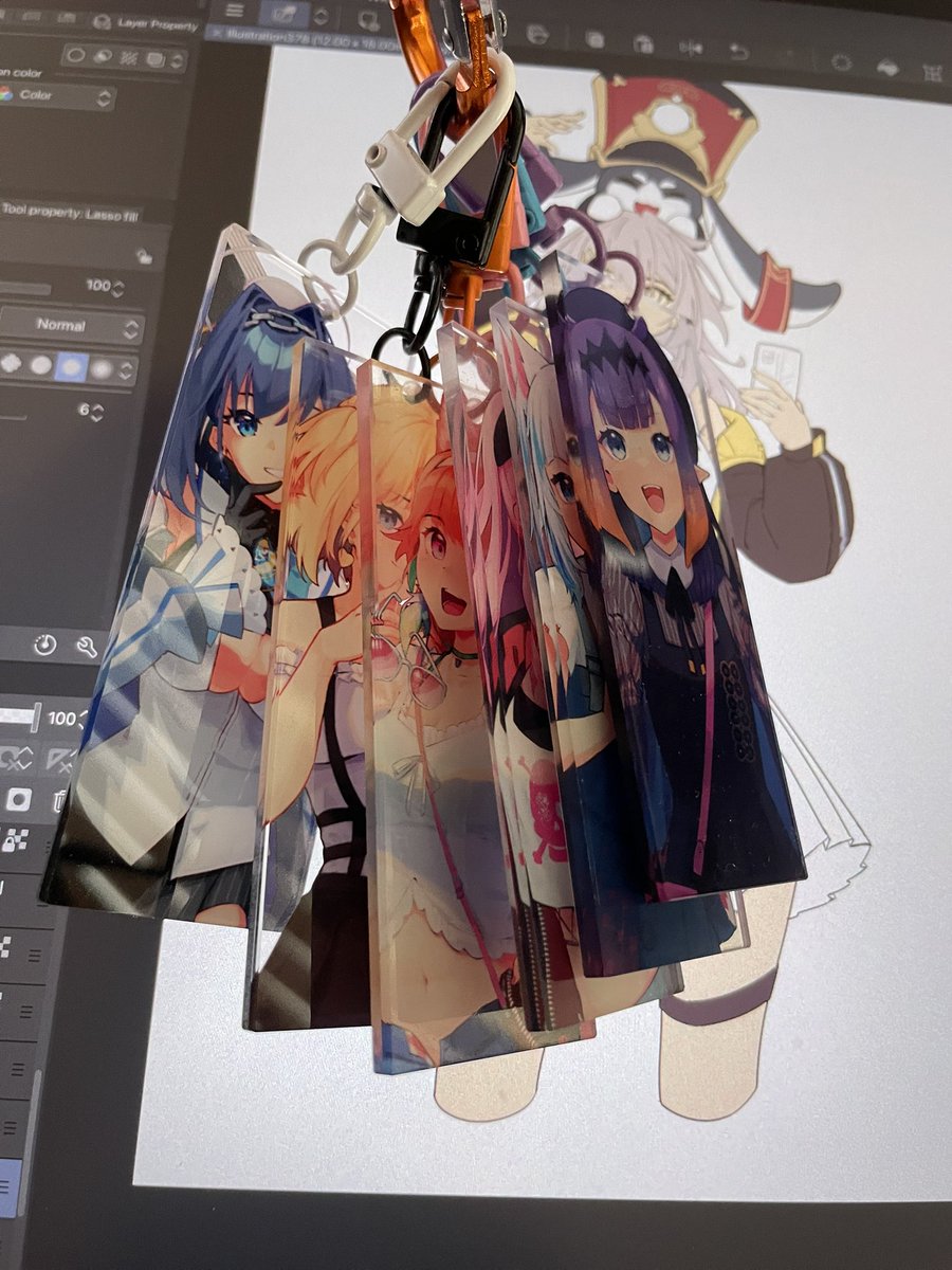 がうるぐら ,森美声 ,一伊那尓栖 ,オーロ・クロニー ,小鳥遊キアラ 「Hello what dis」|Yoku @ MofuBuns merchのイラスト