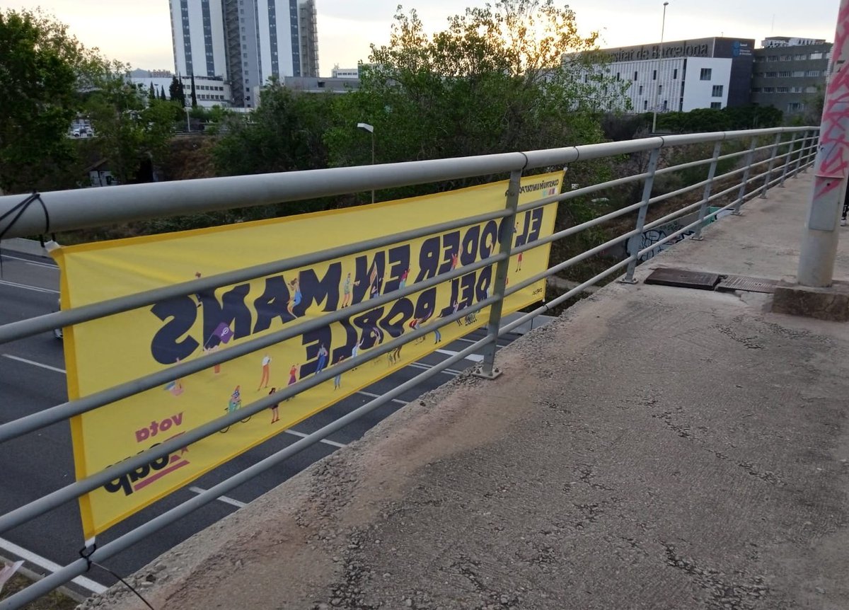 cuplhospitalet's tweet photo. ✨ Penya maca de Twitter feu la vostra màgia (o troleig) 🤭

Molaria molt tenir una FOTO d'aquesta pancarta presa des d'un vehicle que passi per sota 😁 

✊🏿 Per les que aquests dies han sacrificat temps i descans en la nostra campanya i lluiten a diari 🌱

#VotaCUP https://t.co/7KVAdFMpNE