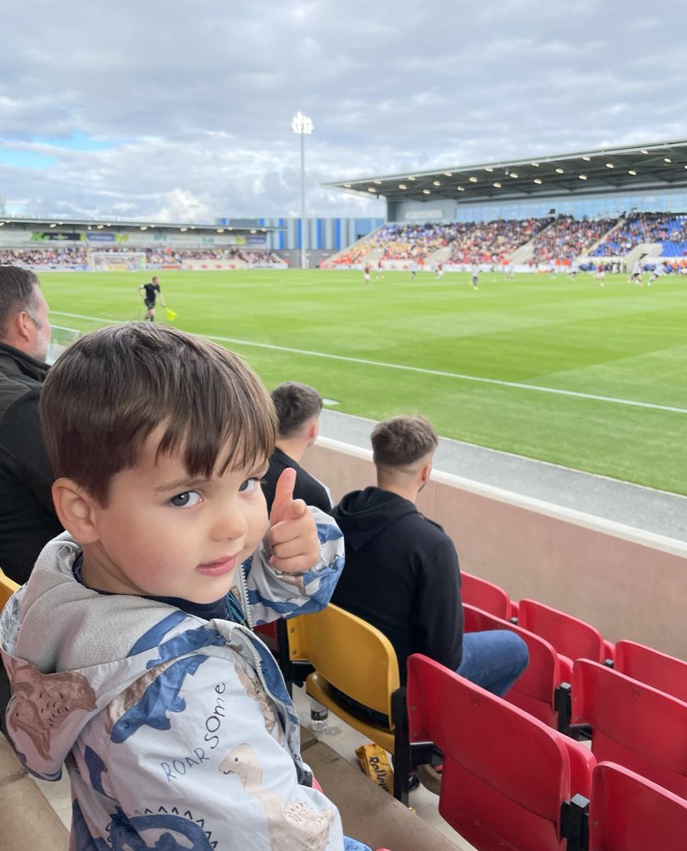 Jezza_NCFC's tweet photo. @Official_NCFC @TheVanaramaNL Memories (8) 24th September 2022, another special away day. A 3-1 win at @YorkCityFC perhaps better known for @Quevincastro16 wonder goal. Great to meet the players after too! #NottsCounty #NCFC ⚫️⚪️⚫️⚪️ ⚽️ @JadeyBoy https://t.co/0DFtgl5xaa