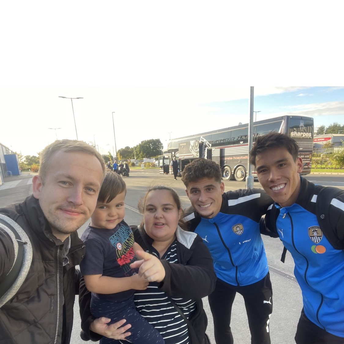 Jezza_NCFC's tweet photo. @Official_NCFC @TheVanaramaNL Memories (8) 24th September 2022, another special away day. A 3-1 win at @YorkCityFC perhaps better known for @Quevincastro16 wonder goal. Great to meet the players after too! #NottsCounty #NCFC ⚫️⚪️⚫️⚪️ ⚽️ @JadeyBoy https://t.co/0DFtgl5xaa