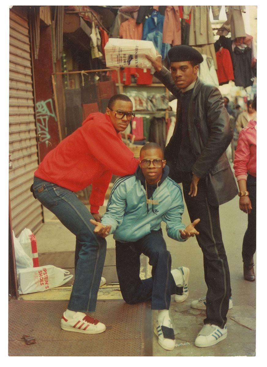 Street photo 80er-

Artist/ Jamel Shabazz (b.1960-)

fashion, fine art and street style photographer.