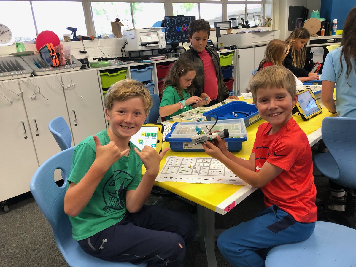 LbPrincipal's tweet photo. 3rd grade working with Lego Wedo 2.0! https://t.co/3rtS44BTQT