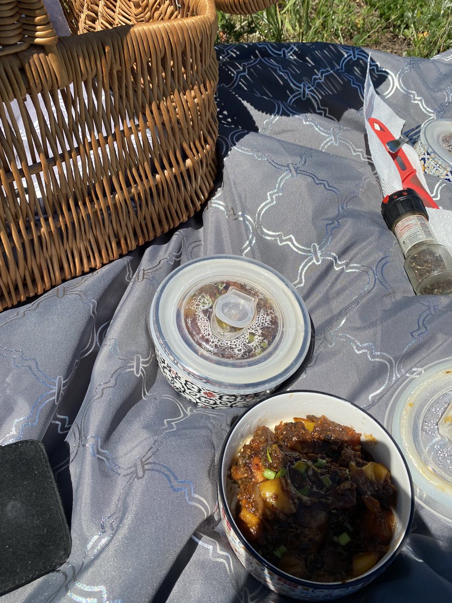 Vusleeka's tweet photo. Picnic season is here: https://t.co/RMhPJ8Qmt8