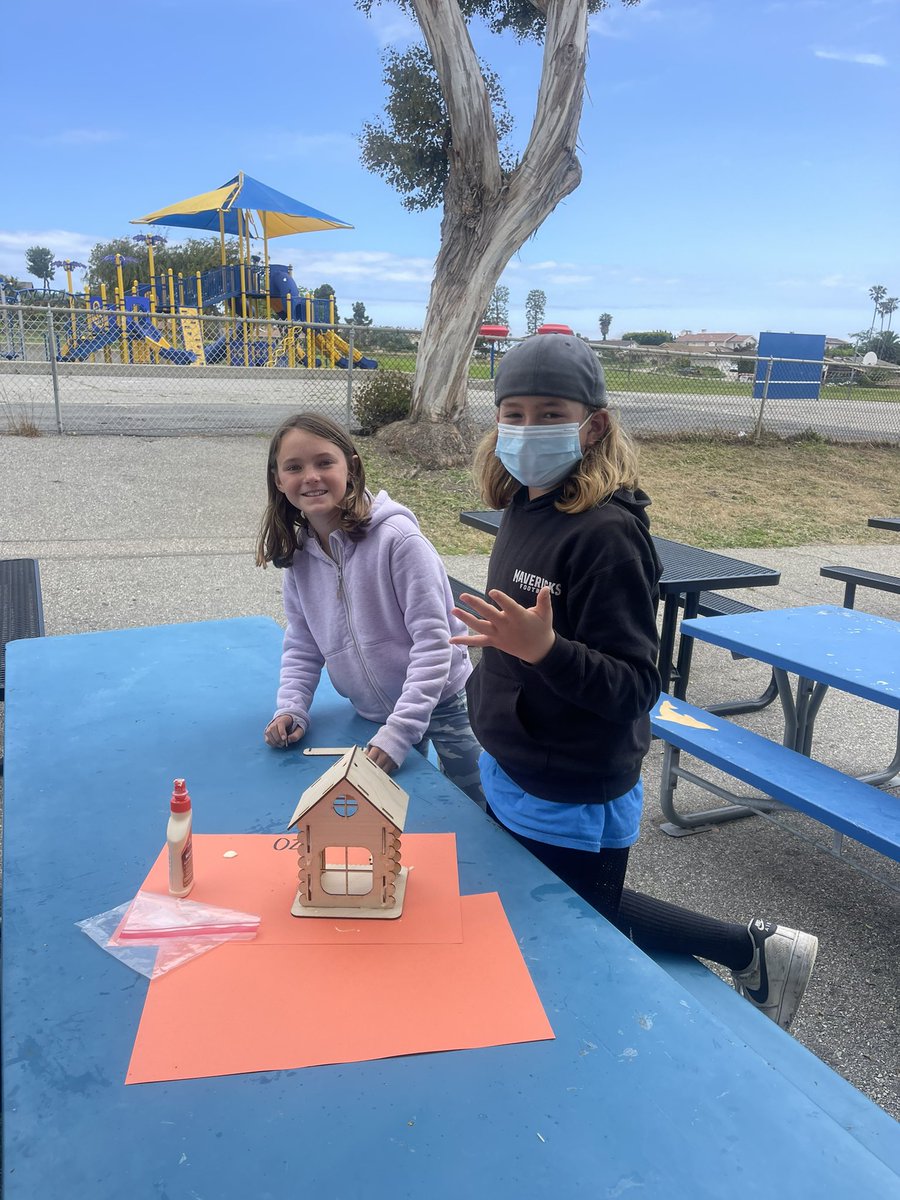 LbPrincipal's tweet photo. 4th grade STEM challenge: Build a tornado proof house to safely deliver Dorthy to Oz #wizardofoz #4thgrade https://t.co/mLHxN2znfn