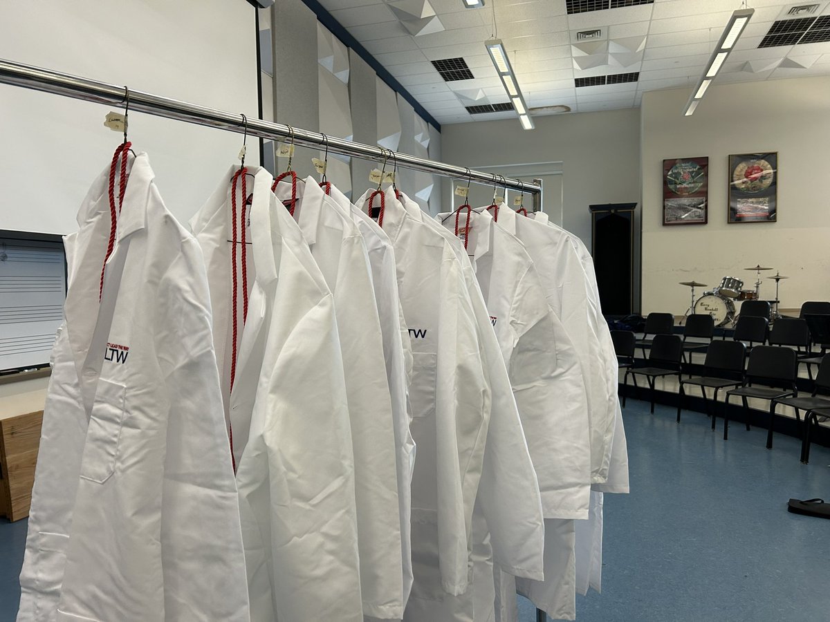 DrKeshodkarS's tweet image. Congratulation to the @LibertyHigh seniors on their @PLTWorg  Biomed capstone presentations and white coat ceremony! So proud of your achievements!! 🎓🩺⚕️@hbailey3LHS @MissRichardsLHS @Leesonscience @MrLittleScience @BethlehemAreaSD