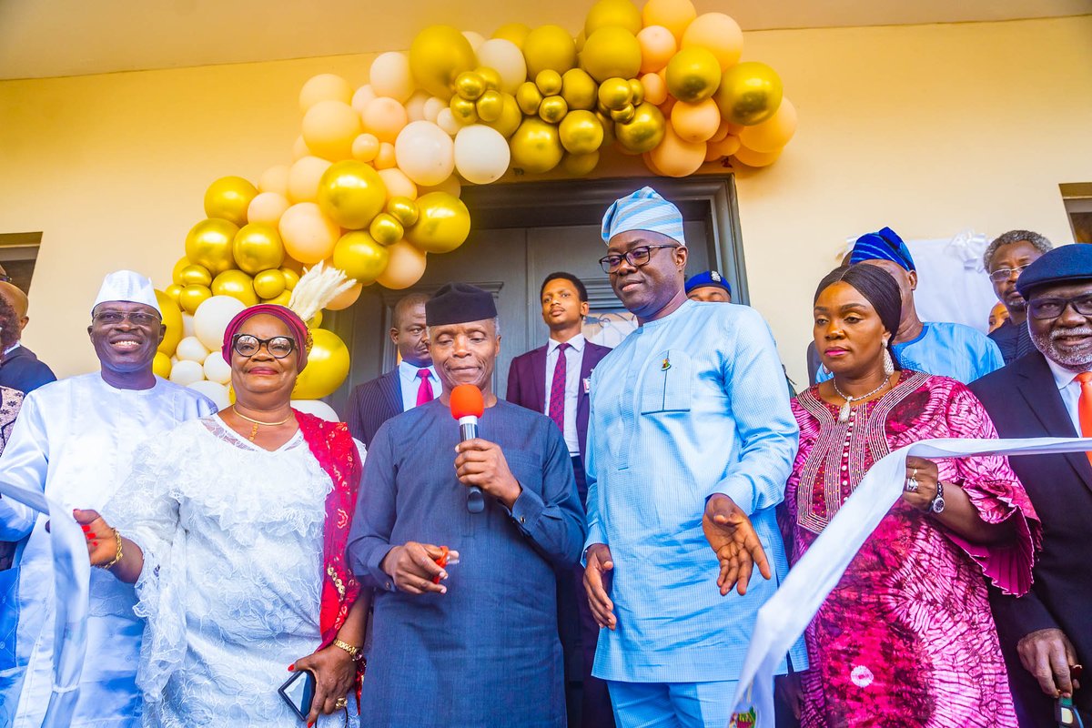 seyimakinde's tweet photo. We are grateful to His Excellency, @ProfOsinbajo who honoured our invitation to commission the newly constructed Oyo State Government Lodge in Abuja today. Our administration embarked on this project to ensure that we have a lodge that is fit for purpose and thereby, reduce our expenditure on accommodation and lodging when government officials need to visit Abuja.