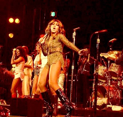 RaFalCor's tweet photo. La incansable, la que nunca se rindió, la gran voz, y ejemplo para las nuevas generaciones del #Rock… Hoy trascendió.

#QEPD #TinaTurner https://t.co/GcdAwwwgFI