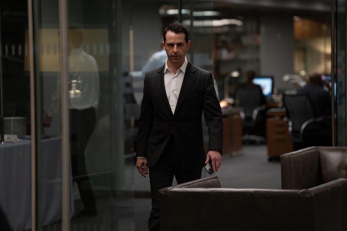MALemieuxLP's tweet photo. Grande finale de #Succession dimanche soir. D'après le site de paris sportifs Bovada, le favori pour succéder à Logan aux commandes de Waystar est Kendall, suivi par Shiv, Lukas Matsson et Roman. Sans surprise, Connor est dernier, derrière Greg et Tom. #TeamGerri https://t.co/tdW1ff7Hb4