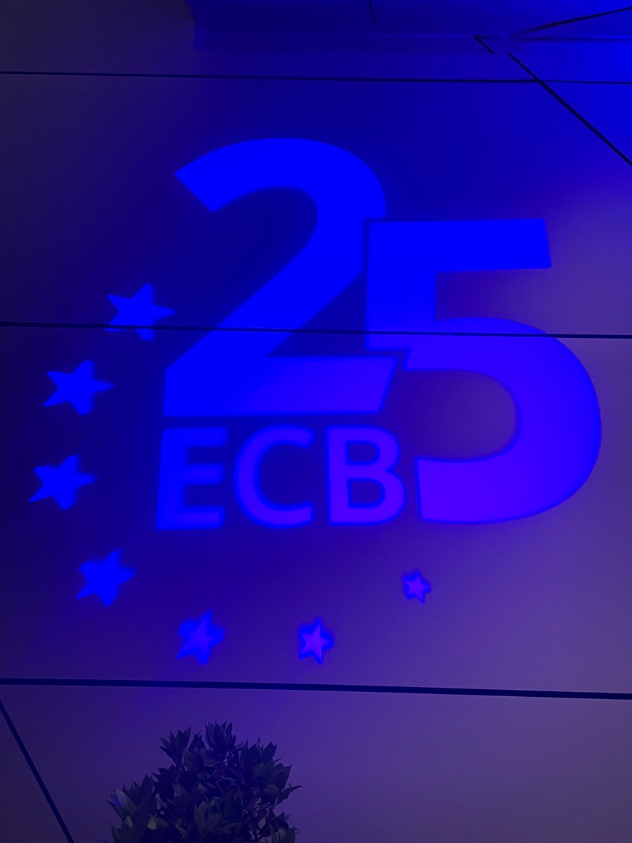 Isabel_Schnabel's tweet photo. Happy Birthday @ecb! #ECB25 https://t.co/IyuCfeDTtS