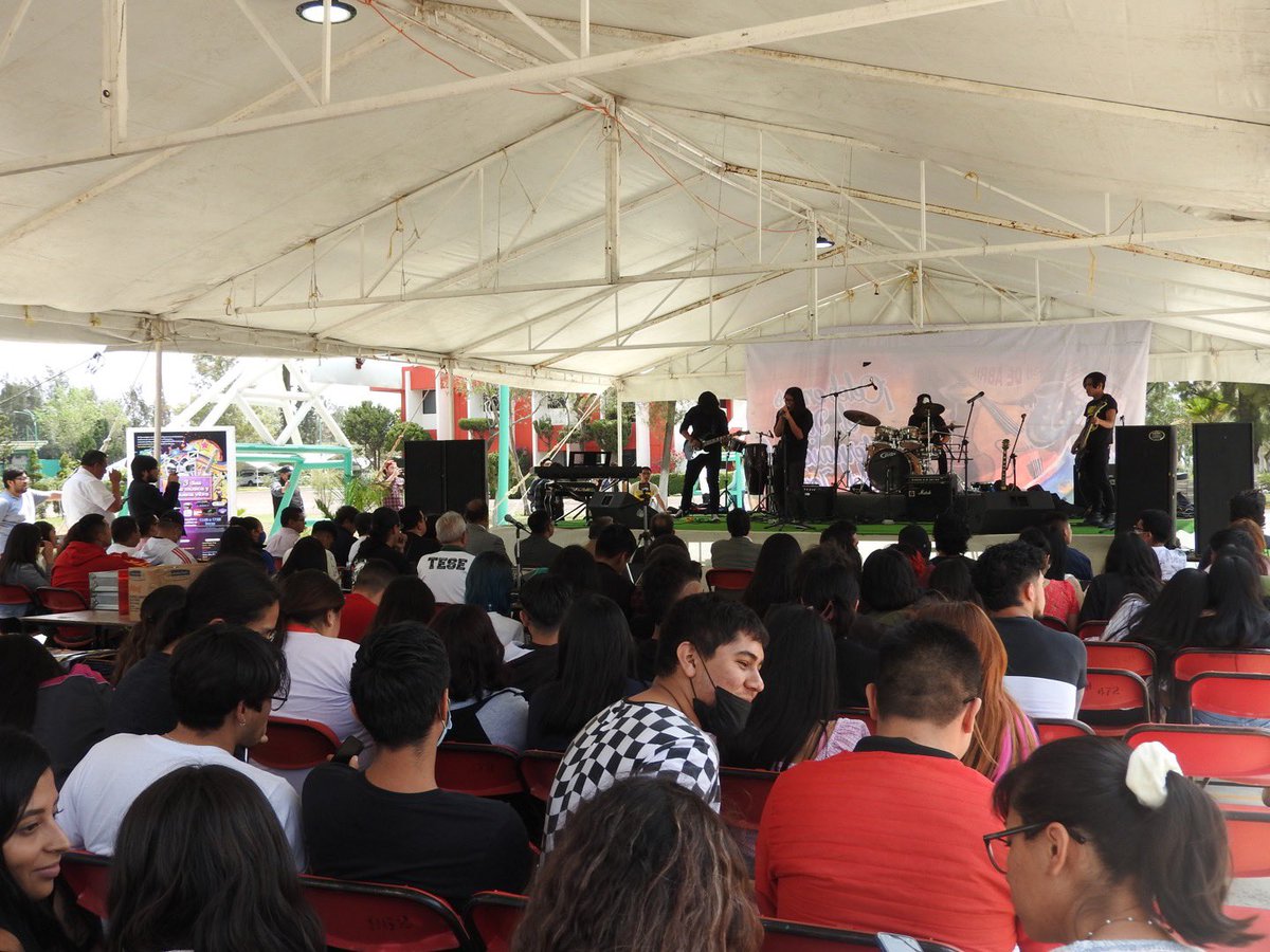pablobedolla's tweet photo. Agradecemos la participación de nuestras instituciones hermanas @TecJocotitlan y #UNEVE, quienes participan en este evento musical como espacio dirigido a la comunidad estudiantil.
@Edomex
@SeducEdoMex
@DGES_Edomex https://t.co/Otbsq3XL9F