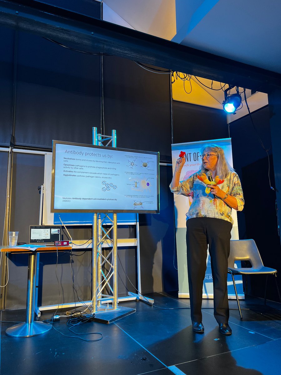 CampagnoloLab's tweet image. We learned so much about immunity and vaccines tonight! Thanks @beecellnumbers #Pint23 @ElectricTheatre