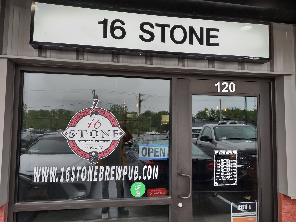 BeerSnobSean's tweet photo. 1st visit to #16Stone Brewpub in Utica, NY. Still a couple of hours to go so only time for one. Small but comfy taproom. Unfortunately, no sticker ๐ฅ. I had the Bock #lager. #NYbeer #craftbeer #beertwitter https://t.co/4pNk7GRSWC