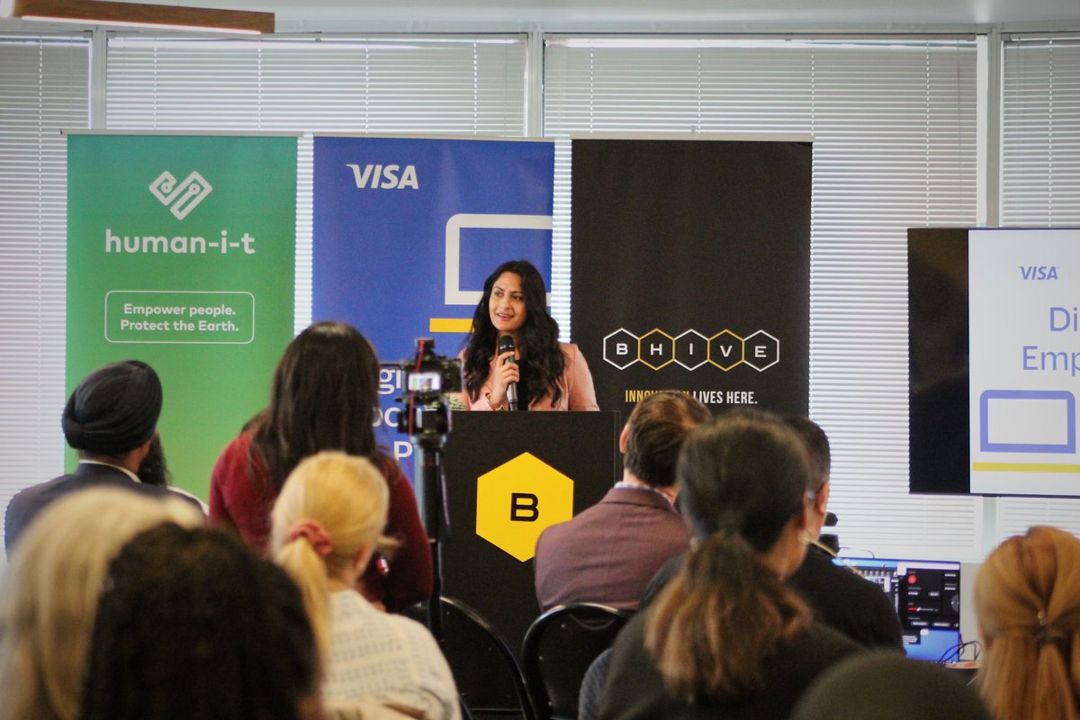 HonKamalKhera's tweet photo. For some newcomers, the transition to life in Canada is not always easy. 

But, this is going to be easier for 500 of #Brampton’s newest community members, who, thanks to the generosity of @VisaCA in partnership with @human_i_t, received free laptops today! https://t.co/QiTVeOL3XA
