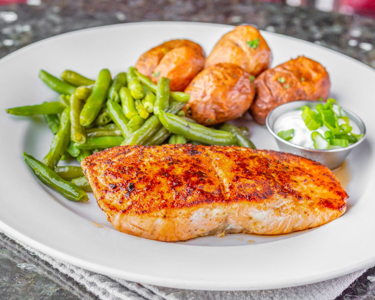 This salmon may have narrowly escaped that hungry bear whilst swimming upstream, but he didn't escape our chef.

#thinkoutsidethecircle

#streamlinerlounge #orangeplaza #orangecircle #oldtownorange #thestreamlinerlounge #ocfoodies #oceats #ochappyhour #orangecounty