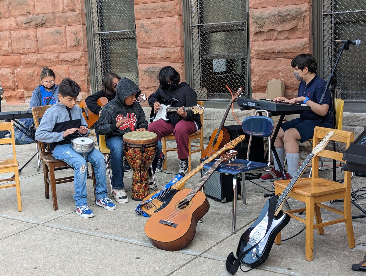 ElementaryNixon's tweet photo. Beautiful day for a outdoor concern with our @guitarsoverguns students! So proud of the GOGO Amigos. https://t.co/68ceHzNamy