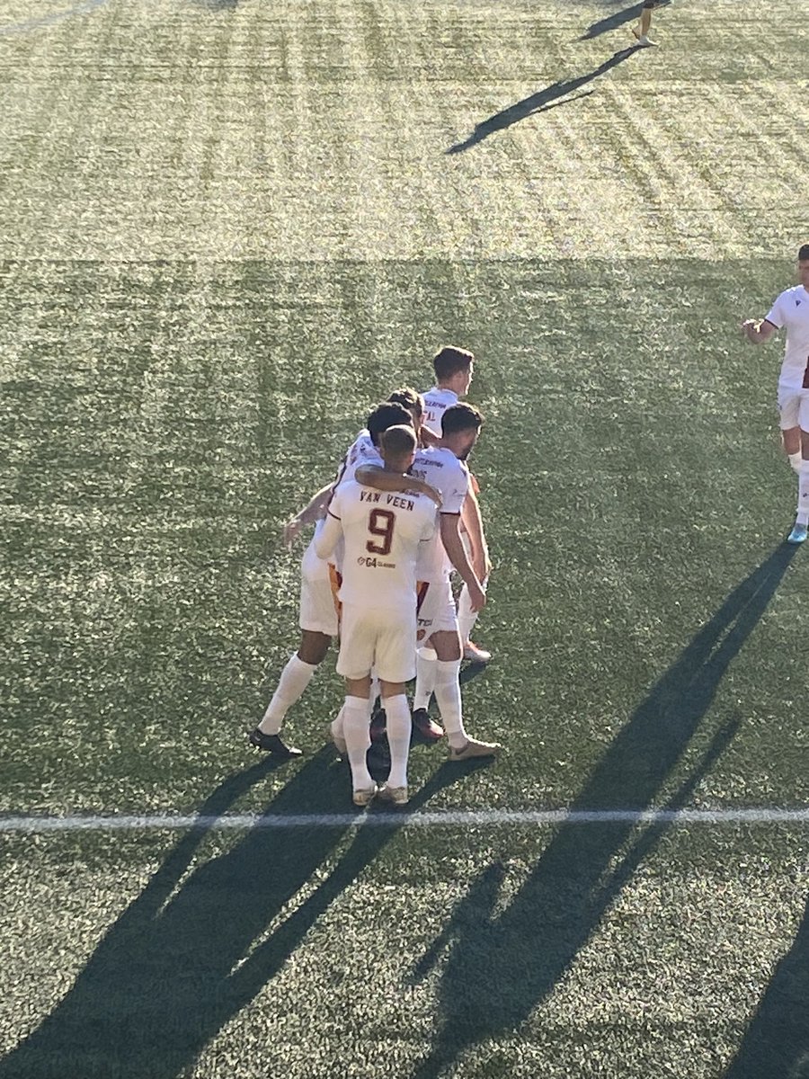 weealpha06's tweet photo. Far from a classic game but 10 in 10 for Motherwell’s No9 @kevinvanveen #goalskeepcoming #TeninTen #Pler https://t.co/mYGNTBVBrl
