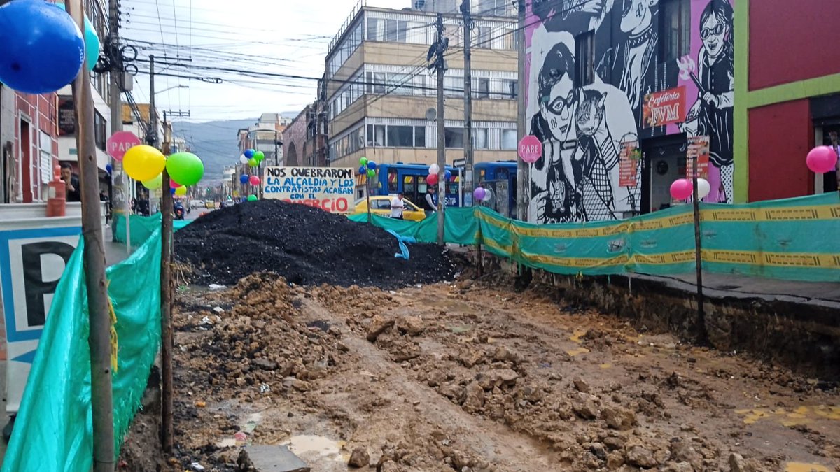LydaIsabelGonza's tweet photo. Por favor ya solucionen en el Restrepo calle 15 sur https://t.co/tUWOpat8zk