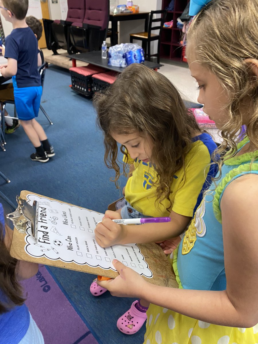 Evans_Elem's tweet photo. 🌞Sunray Spotlight!🌞
Mrs. Quagliani’s first graders had a positive friend day! They created posters with positive notes, found a friend using a list and then exchanged friendship bracelets! 🎉💙💛 https://t.co/QzKcgkbEj8