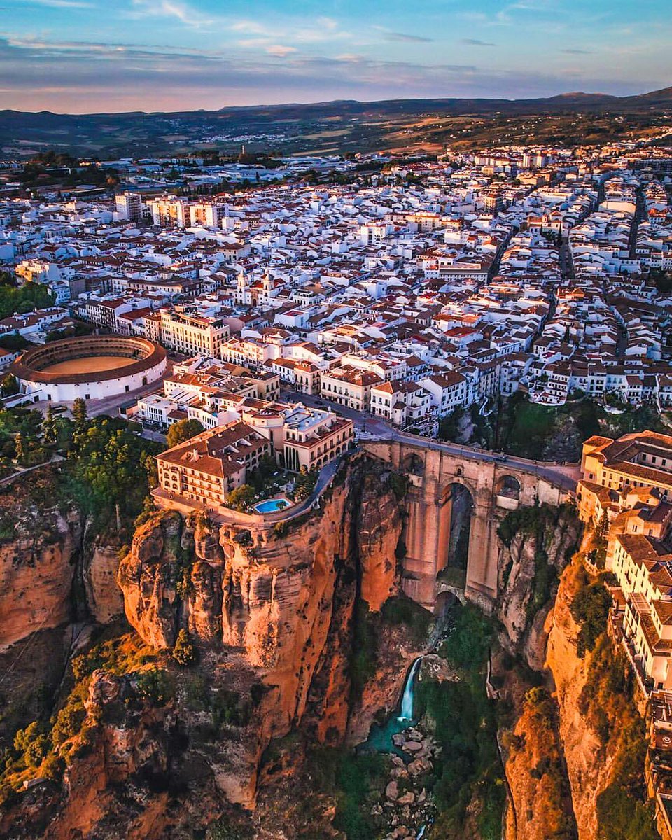 nazzozzo's tweet photo. a veces se me olvida que he crecido en este lugar increíble https://t.co/T1JxI1W4sB