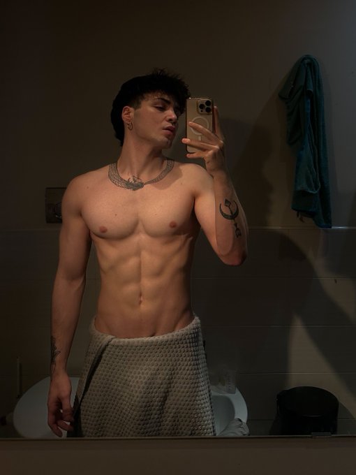 My body has been fully upgraded I think… ? https://t.co/o8o57n4Aw7