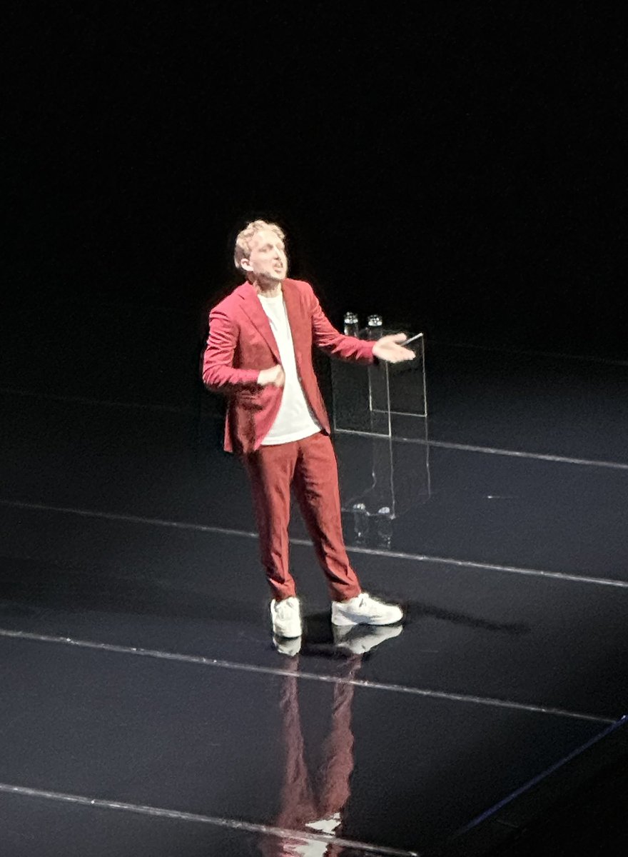 Bij <a href="/PannekoekPeter/">Peter Pannekoek</a> geweest in Carré vanavond: laten we de bril opzetten van de ander!👌