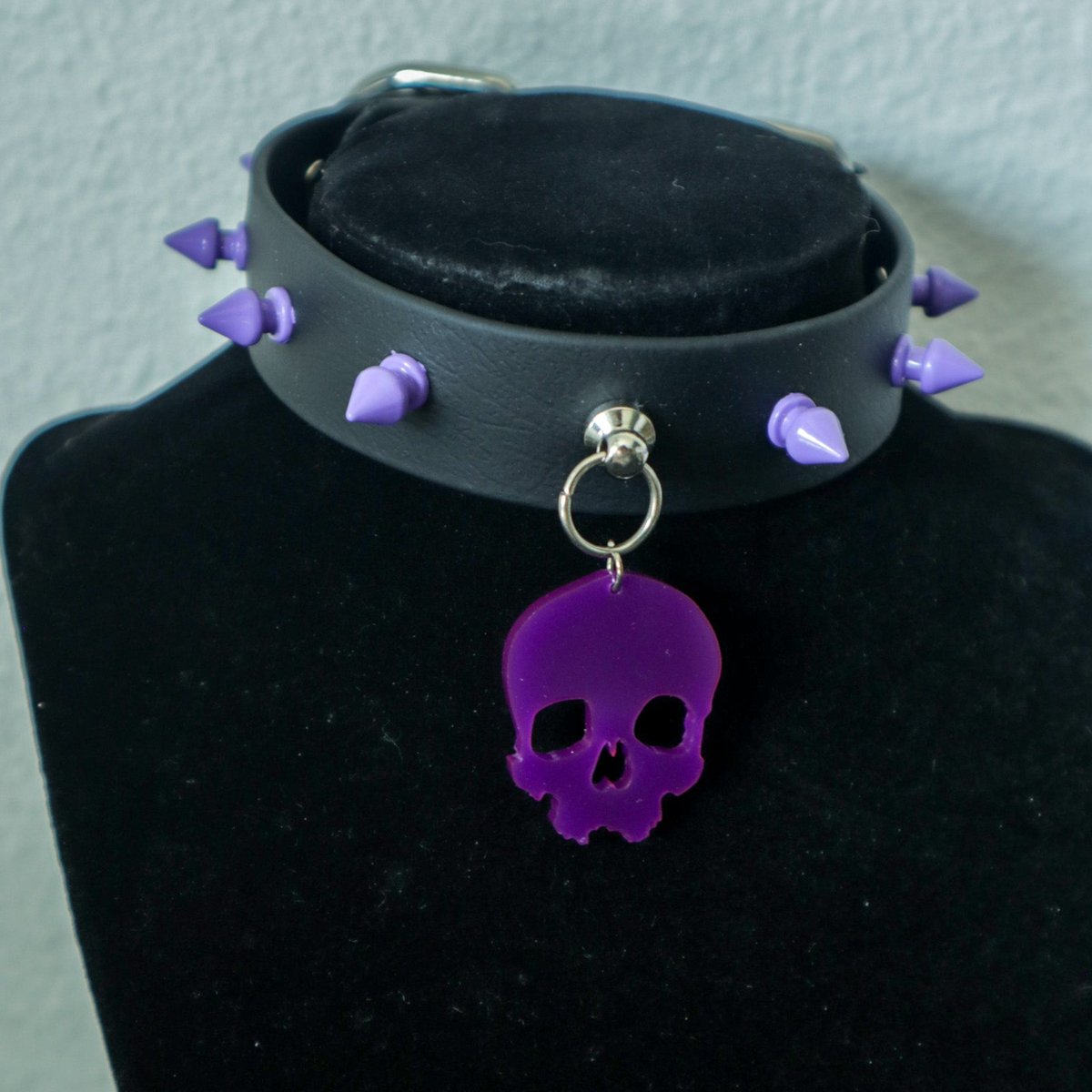 APhrenetic's tweet photo. Vegan Purple Skull Choker
Choker sizes by wearable length
Small- 12.5"-15"
Medium- 15.5"-17"
Large-17.5"-19"

https://t.co/InMWA7LEc8

#Gothic #choker #collar #alternative #goth #MetalHead #skull #Vegan #aestheticphrenetic https://t.co/d9aZY7jE2f