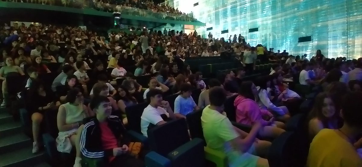 IESElcanoCT's tweet photo. Los alumnos del Ies Juan Sebastián Elcano Cartagena asistieron a la gala de entrega de Premios Mandarache 2023. También contamos con la participación de algunas de nuestras alumnas de 3ºC en la presentación de los premios. #premiosmandarache Premio Mandarache Hache https://t.co/Iti2GwgNTe