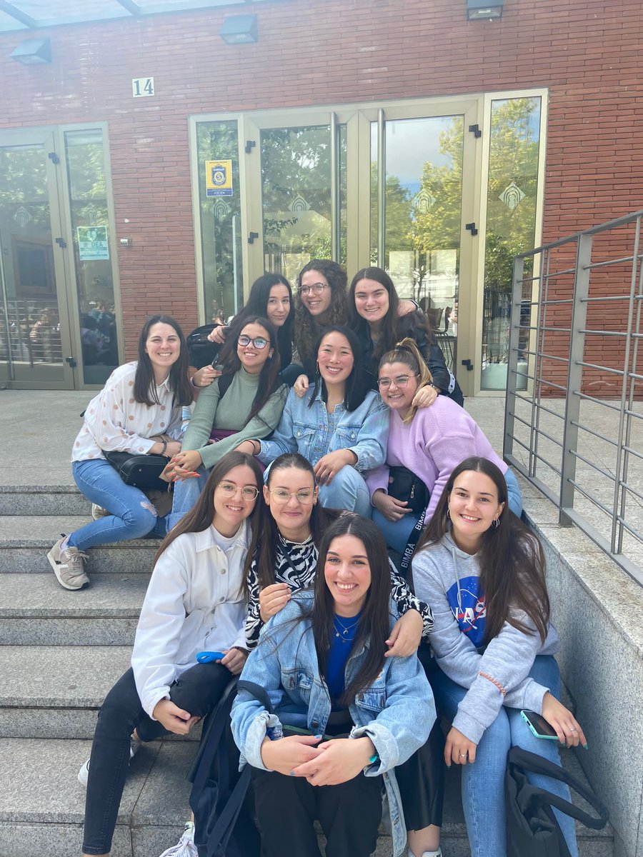 andreacarher741's tweet photo. Hace un año, no entendía por qué no era mi lugar si verdaderamente estaba luchando por mi sueño.

Hoy, le doy gracias a la vida por todo lo que me tenía preparado.

1/4 👩🏽‍⚕️🤍 #enfermeria https://t.co/0bjIohiM2A