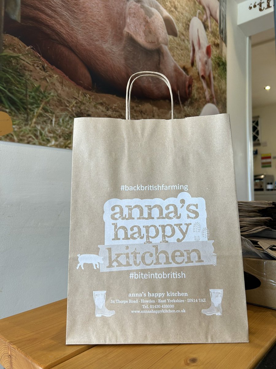 AnnaLongthorp's tweet photo. New #reusable #recyclable bags have landed ποΈ @AHKcafefarmshop
Thanks @wjpackaging we love them!
Sporting a v important message to π¬π§#biteintobritish #backbritshfarming keeping those #foodmiles β¬οΈ
#lowfoodmiles
#climatefriendly #envirofriendly #fieldtofork #farmtotable https://t.co/huV8pYjkcn