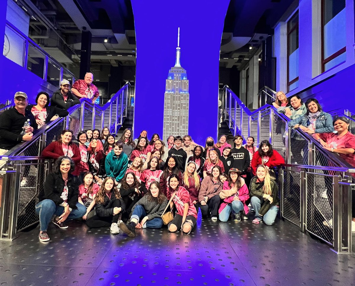 Covington arrives at the Empire State Building 🏢

#covingtontakesnewyork #aisdproud @austinisd @aisdarts @austinisdpac @covingtonmsfaa #newyorkcity #empirestatebuilding @Covington_Colts