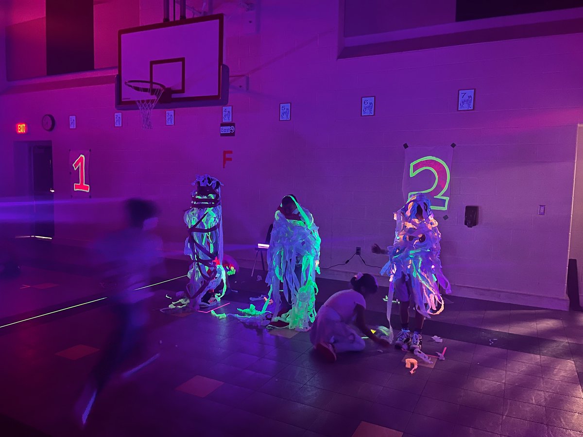 GantivaTanya's tweet photo. We had a great couple of #GLOWDAYS at @WoodardCFISD with our PEAM team to celebrate the end of the school year! #ALLIN #glowparty @CyFairISD https://t.co/I7fXrAusuG