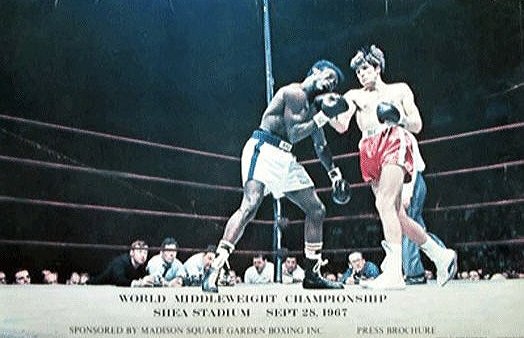 ThrillVictory's tweet photo. Nino Benvenuti vs. Emile Griffith 2, World Middleweight Championship fight at Shea Stadium in Flushing, New York = September 28, 1967. #boxing #NinoBenvenuti #EmileGriffith #SheaStadium #1960s #60s #Flushing #NewYork https://t.co/jXnVw80vyb