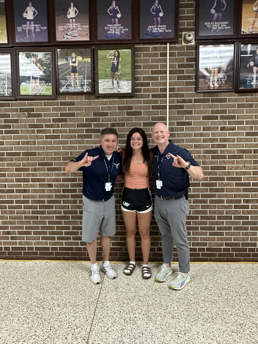 KyleeMAlvis's tweet photo. Checking out the new decor!
#mav4life�� https://t.co/fbeg1YqbyH