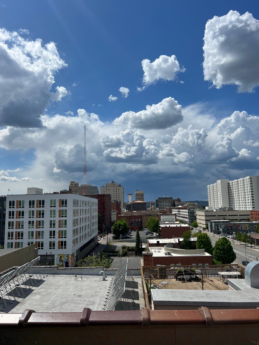 I don't care what anyone says, this city is amazing.

#Spokane #UpperLeftUSA #WashingtonState