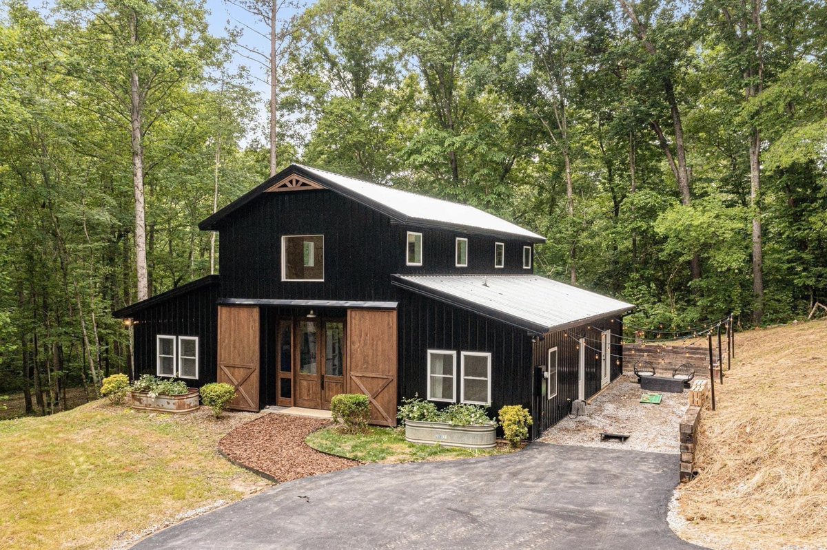 Barndominium & Farmhouses tweet media