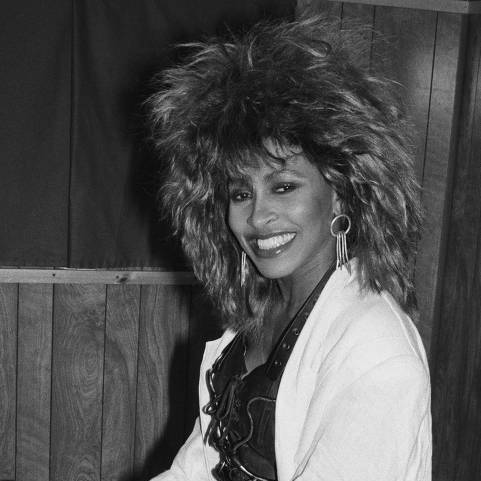 MalignoJr's tweet photo. Puxa vida... assim fica difícil. Rita, Andy e agora Tina. Um dos primeiros clipes que vi com real atenção (lá no FMTV da Rede Manchete em 1984) foi "What's Love Got to Do with It". Fiquei impressionado com a voz e o estilo dela. Com o tempo, viriam ainda coisas mais sensacionais. https://t.co/G8dhAATWSH